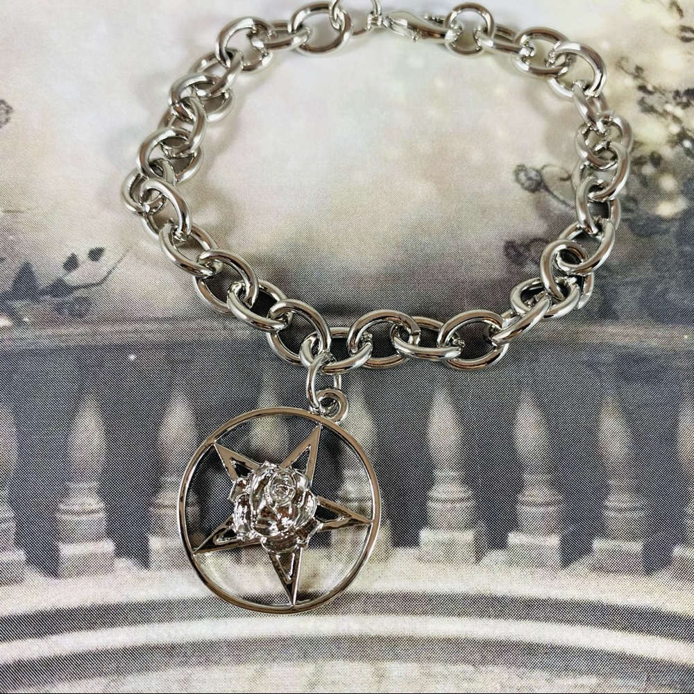 Chunky silvery one bracelet rose pentagram charm